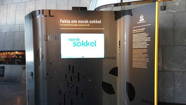 Touchskjerm i utstillingen «Fakta om norsk sokkel» på Norsk Oljemuseum